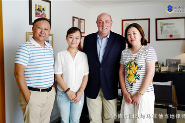 尚德信团队与马耳他当地律师合影